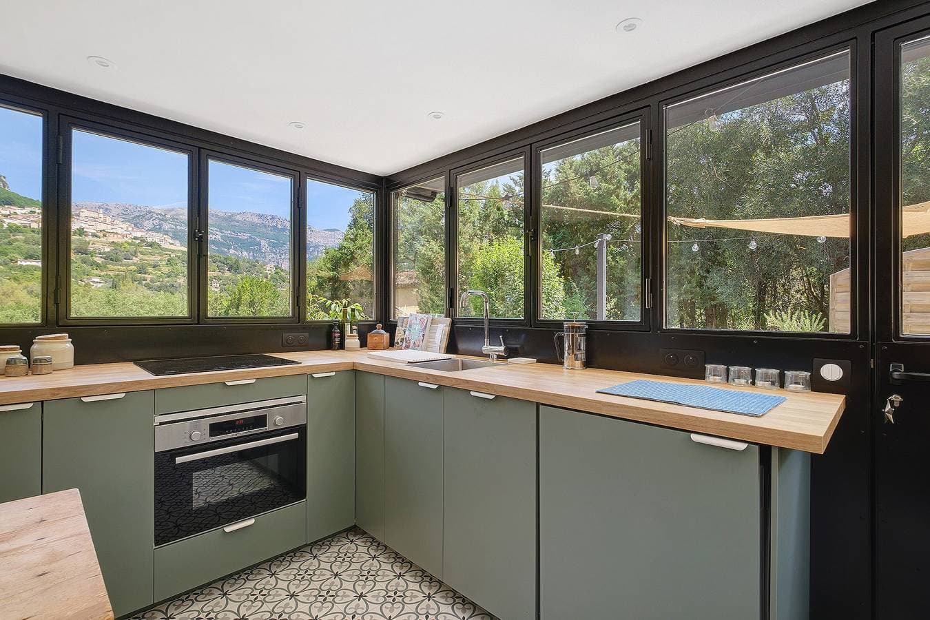 Foto 5 von 37: Ferienhaus „La Bergerie dans les oliviers“ mit Bergblick, Gemeinschaftspool und WLAN
