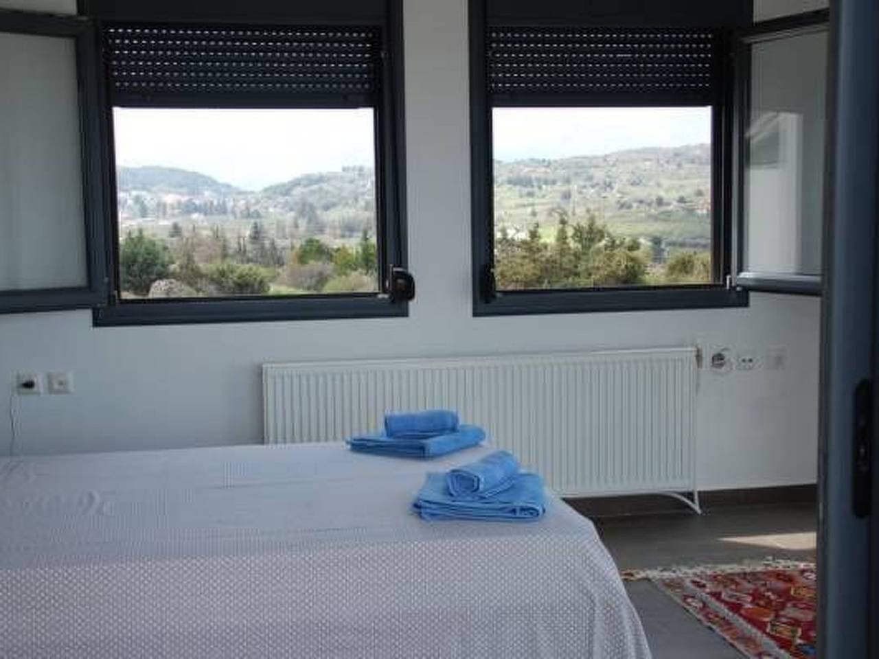 Foto 12 von 32: Villa mit Pool für bis zu 8 Personen. Meerblick.