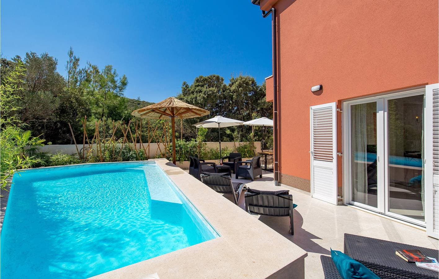 Foto 10 von 38: Apartment mit Meerblick, Pool und Terrasse, in Küstennähe