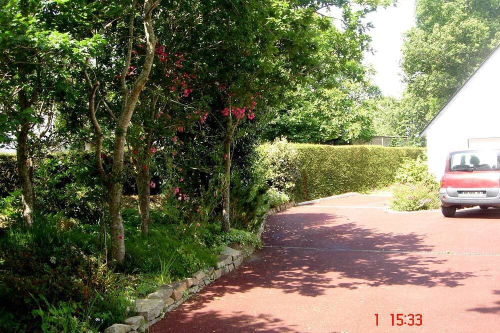Foto 6 von 12: Maison Mitoyenne, Entrée Indépendante, Dans un Grand Jardin,