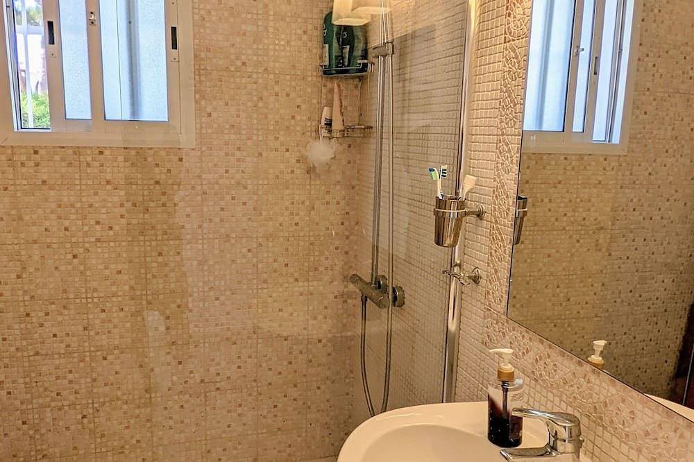 Foto 8 von 24: Best location- Harbour and promenade,  2Br/2 baths apartment with private garden