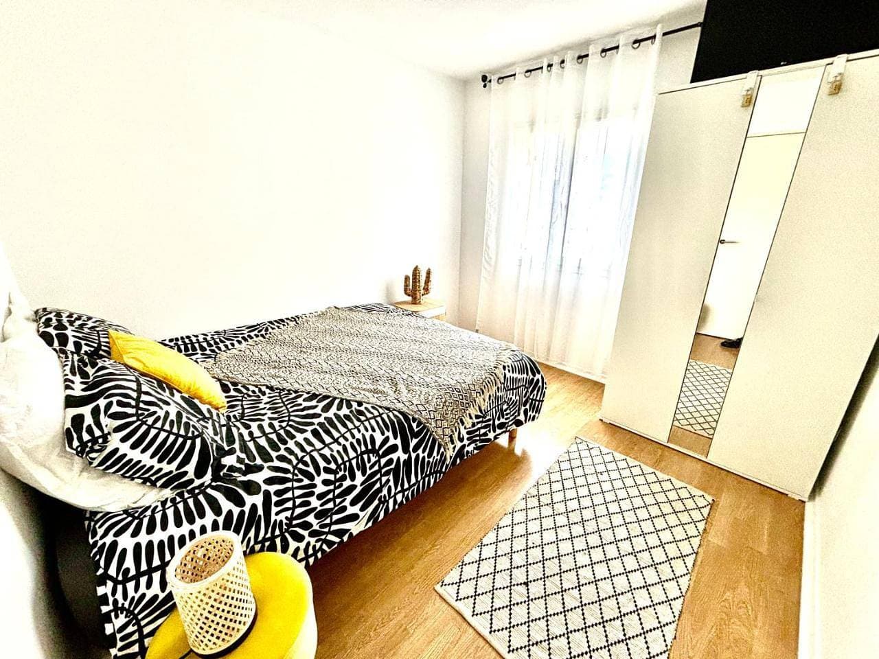 Foto 11 von 27: Three-Bedroom Apartment