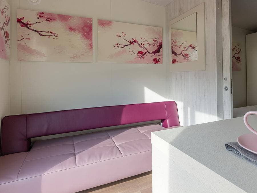 Foto 1 von 24: Camping Porton Nature Hideouts - Mobilheim 2 personen - Comfort | 1 Zi. | 2 Pers. | Erhöhte Terrasse | Klima | TV