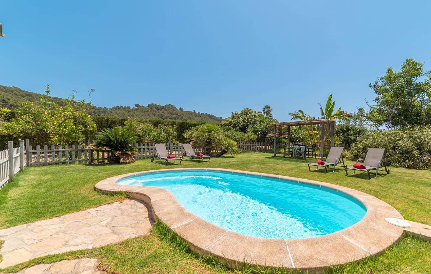 Palm Oasis Rückzugsort: Pool, WiFi, Küche, Nähe zum Strand & Stadt 1