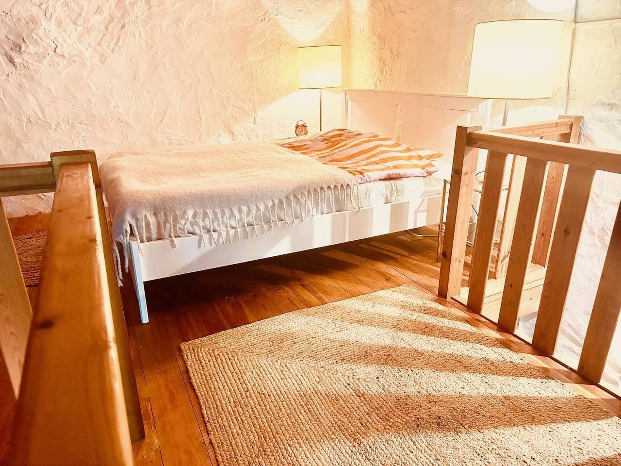 Foto 10 von 48: Charming Wine Cellar Loft with Terrace, Pizza Oven & Fireplace â 15 min to the Beach