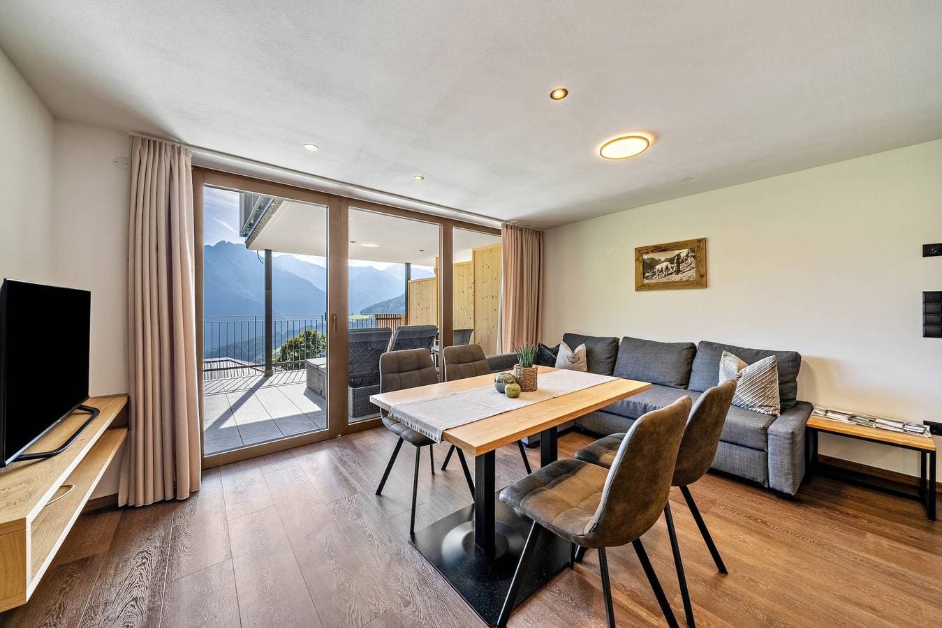 Foto 11 von 14: Ferienwohnung 'Sunnseitn Lodge Alps' mit Bergblick, privater Terrasse und WLAN