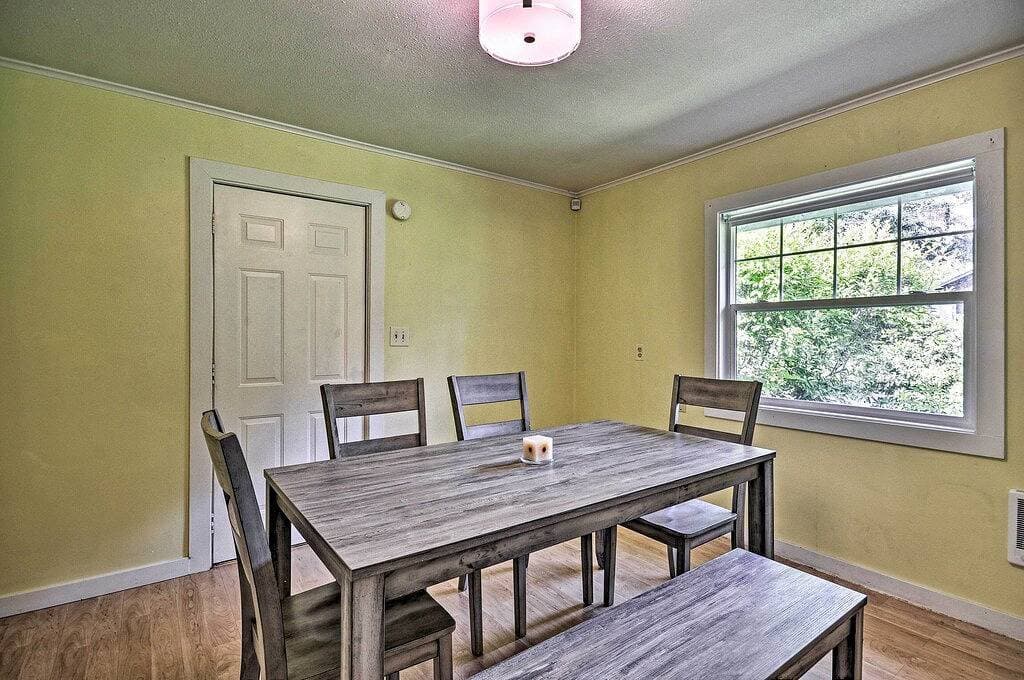 Foto 9 von 25: Downtown Home w/ Patio - Walk to Shops & Dining!