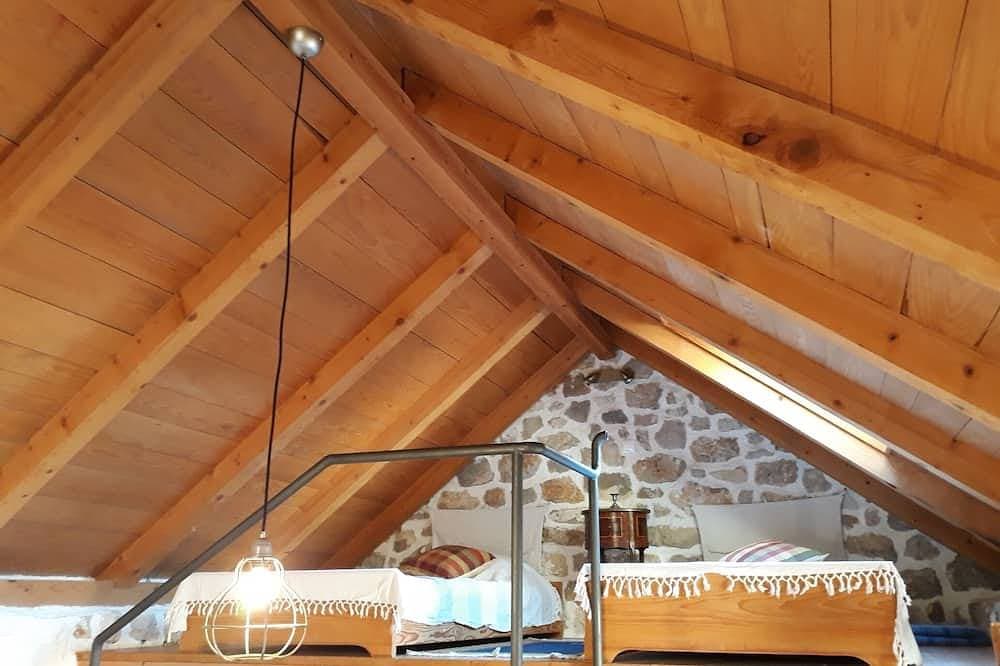 Foto 2 von 30: Kernsaniertes kleines Steinhaus mit Meerblick in der Naehe von Split