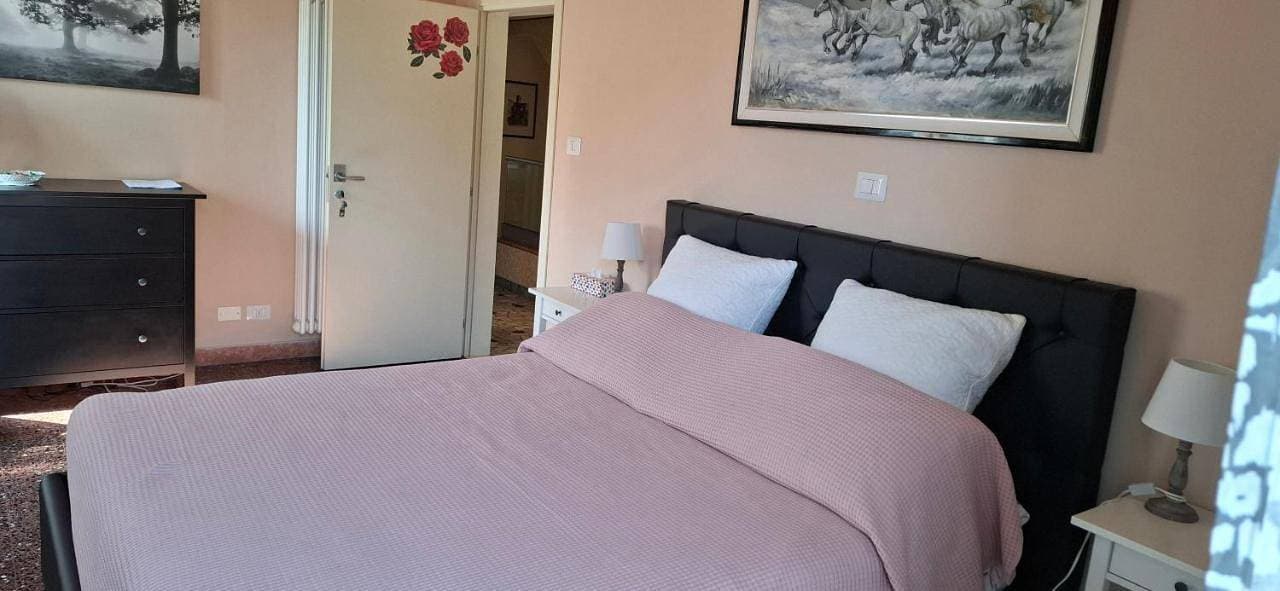 Foto 7 von 9: Double Room with Shared Bathroom