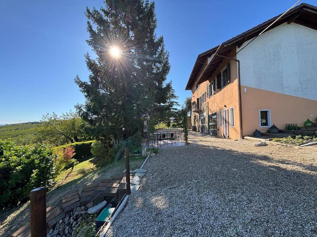 Relais Portaluna delle Langhe, Private Estate with Pool, 7 Bedrooms, Sleeps 18, Vineyard Views 1