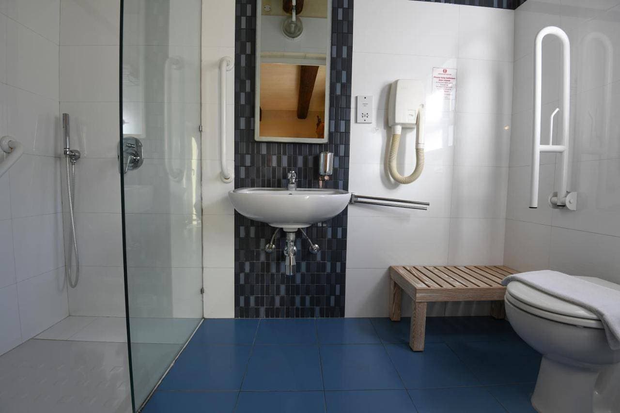 Foto 12 von 12: Superior Triple Room with Partial Sea View