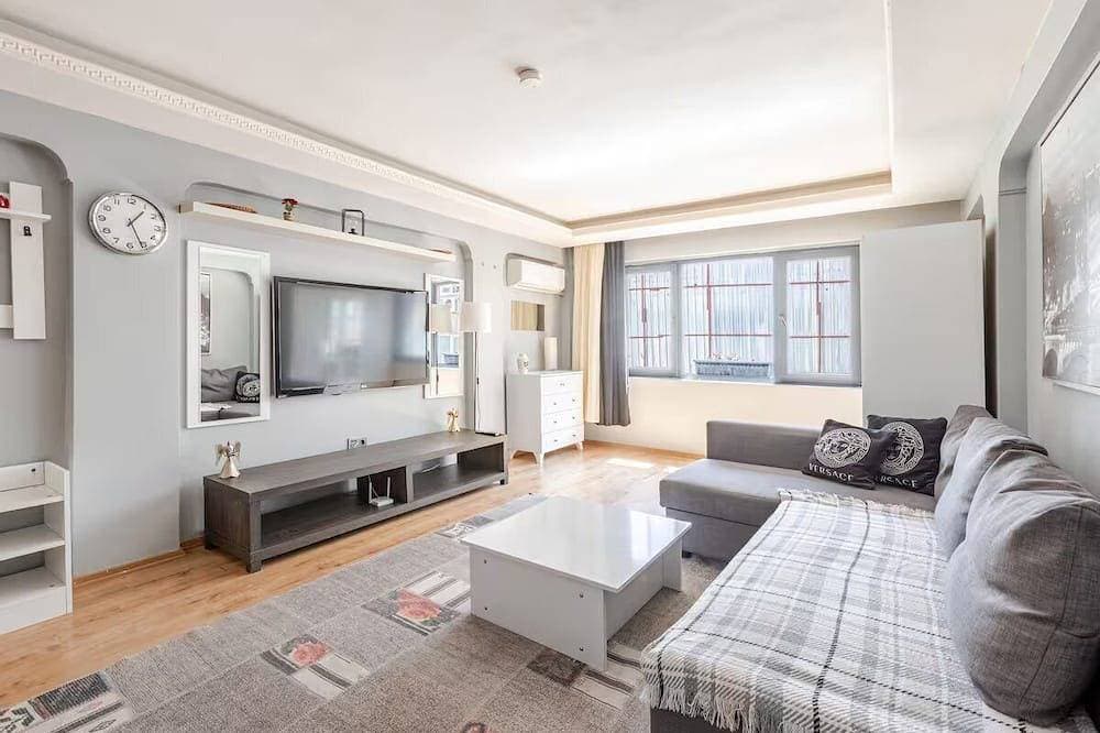Foto 11 von 21: Cozy Duplex Apartment w/Elevator&Patio Near Metro