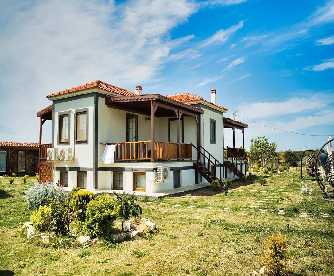 Tinos Otel & Bağ Evi 12 Yaş Üstü 1