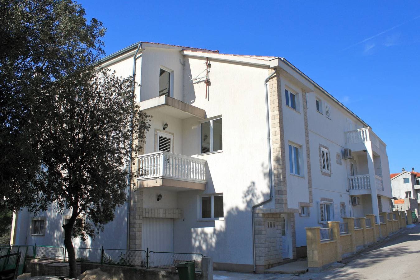 Foto 6 von 25: 2-Zimmer-Ferienwohnung mit Terrasse und Meerblick Grebastica, Sibenik -a