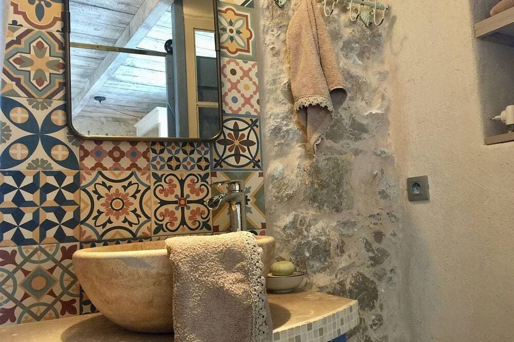 Foto 3 von 23: Romantische Wohnung in historischem Haus in der Provence
