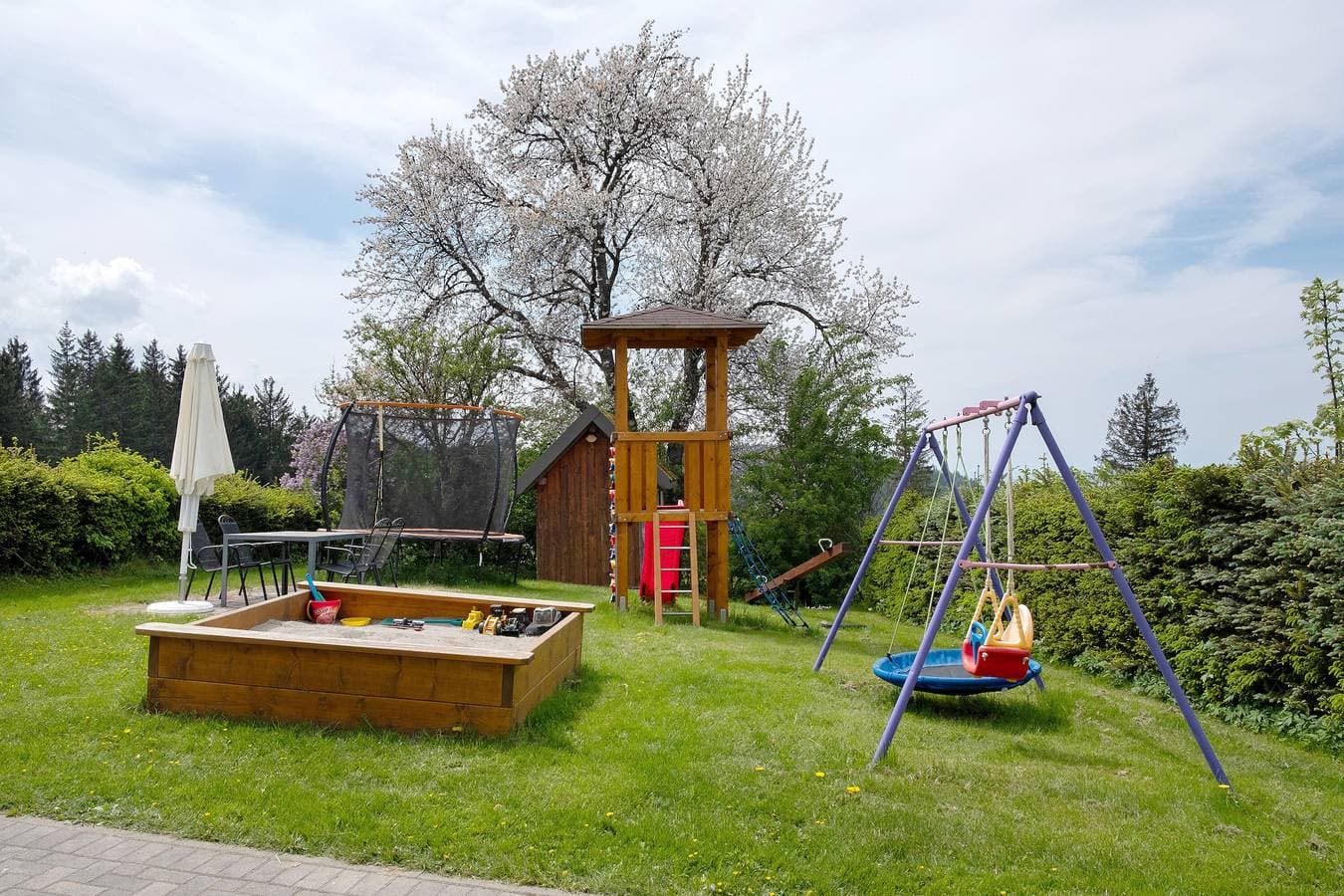 Foto 10 von 36: Ferienwohnung Zwergenschlössle mit Privatem Garten und Wi-Fi