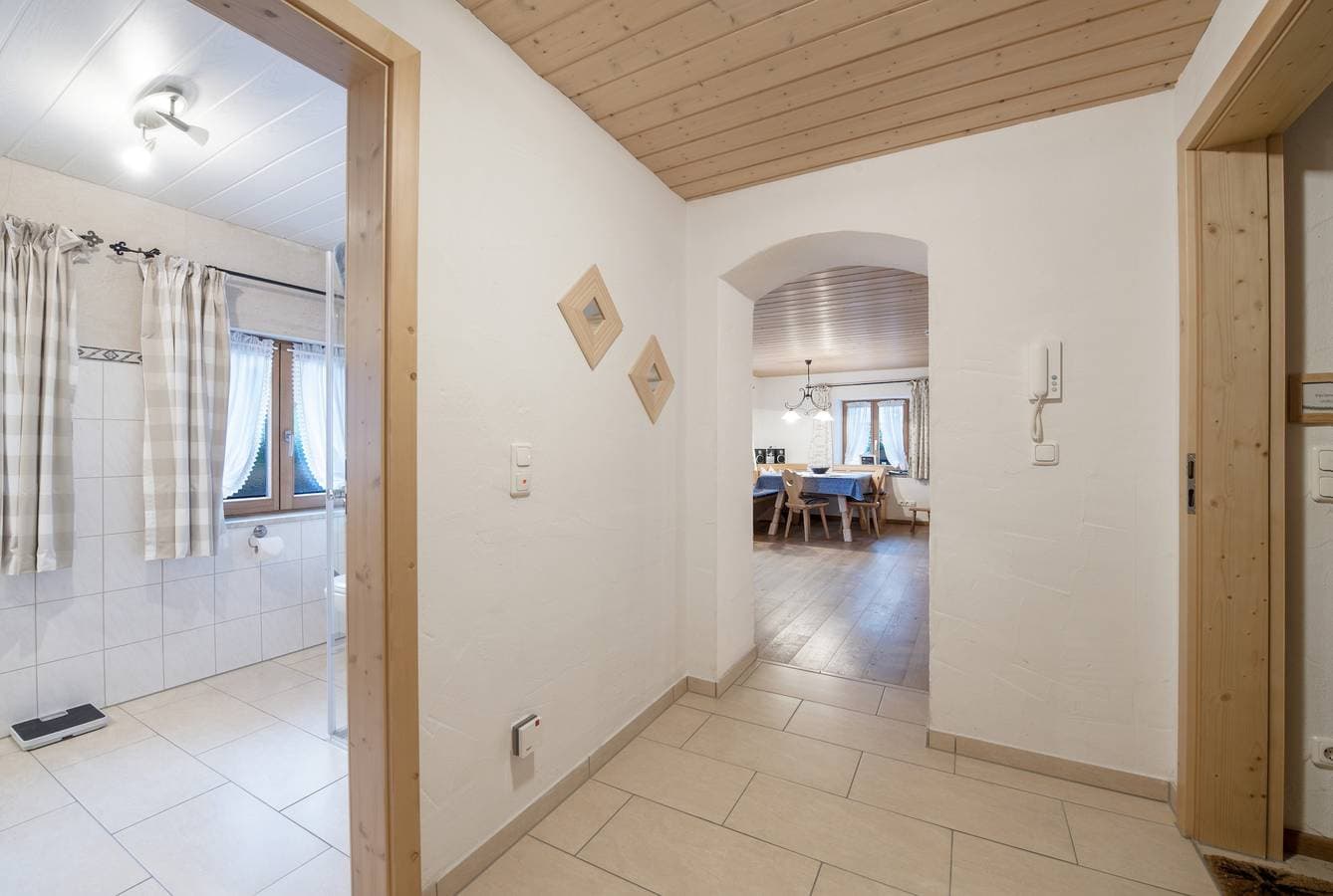 Foto 10 von 25: Ferienwohnung Waxenstein mit Balkon, Bergblick und WLAN