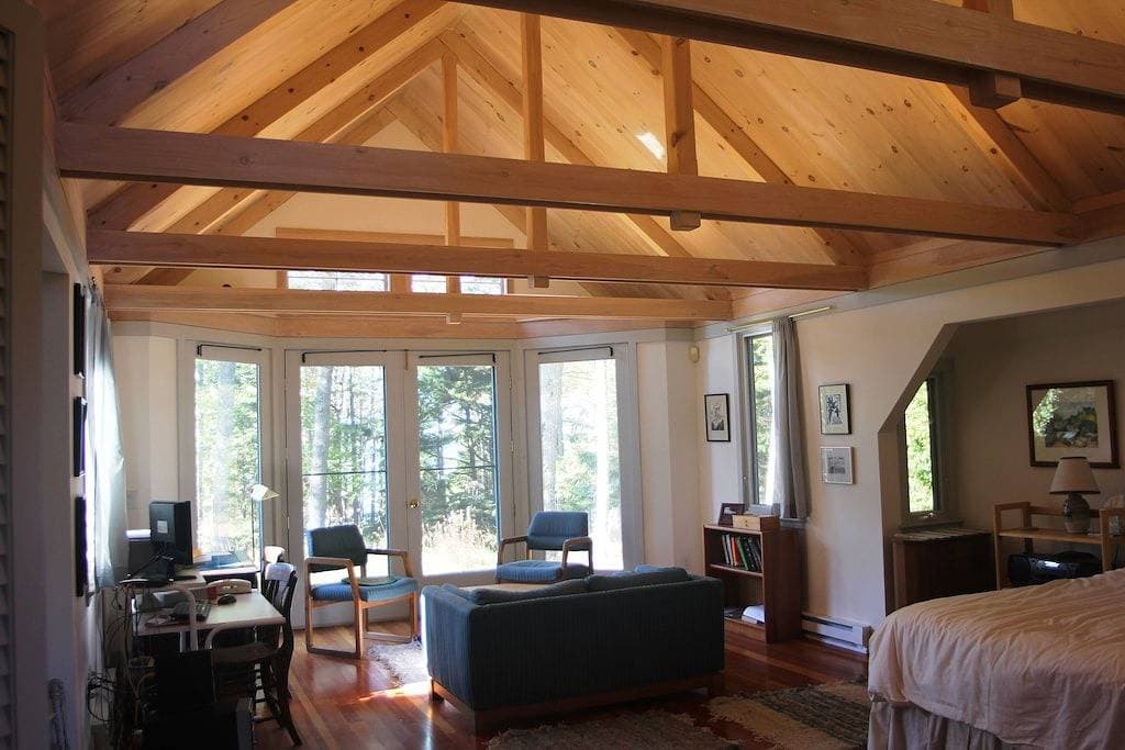 Foto 2 von 29: Waterfront Sommer Home mit Sea Breezes, Sonnenuntergänge, und Schwimmen von den Felsen