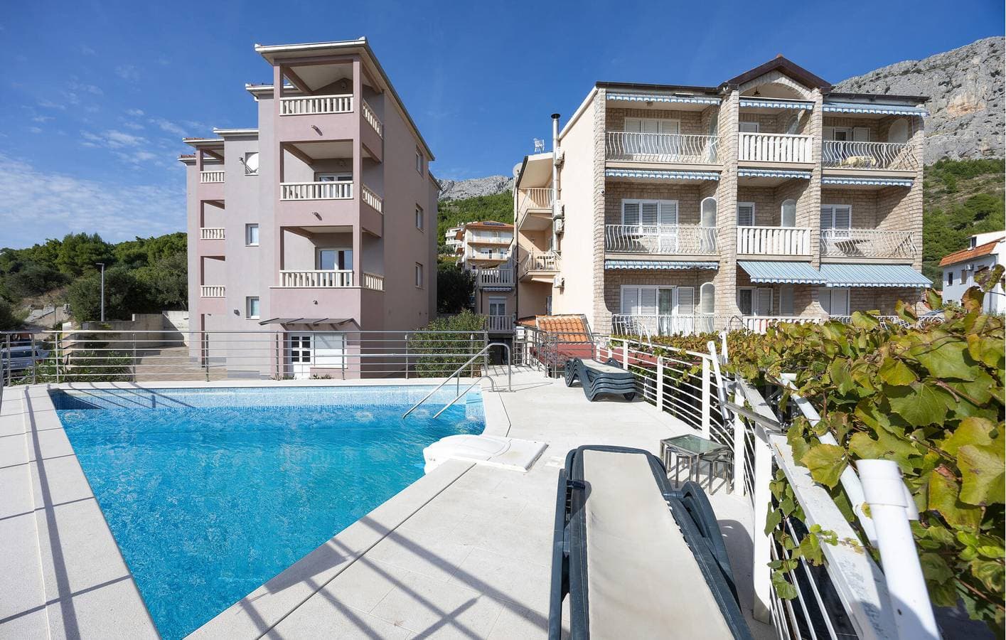 Foto 8 von 23: Apartment mit Meerblick, Wifi, AC, Pool und Terrasse