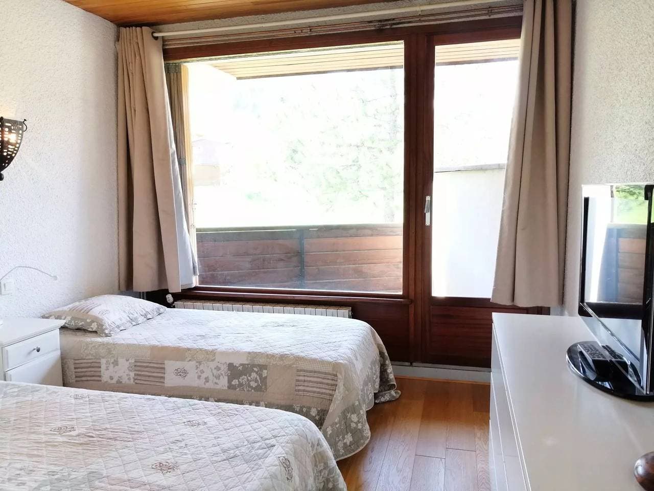 Foto 2 von 14: Schöne renovierte Wohnung, 2 Schlafzimmer, 2 Badezimmer, 58m2