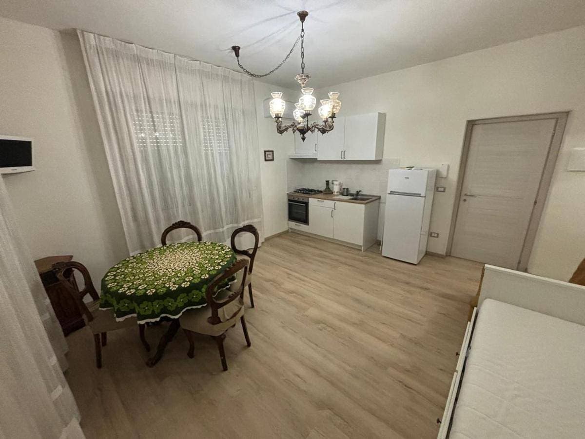 Alloggio 4 e 5 in centro, con giardino, a 150 m dal mare 1