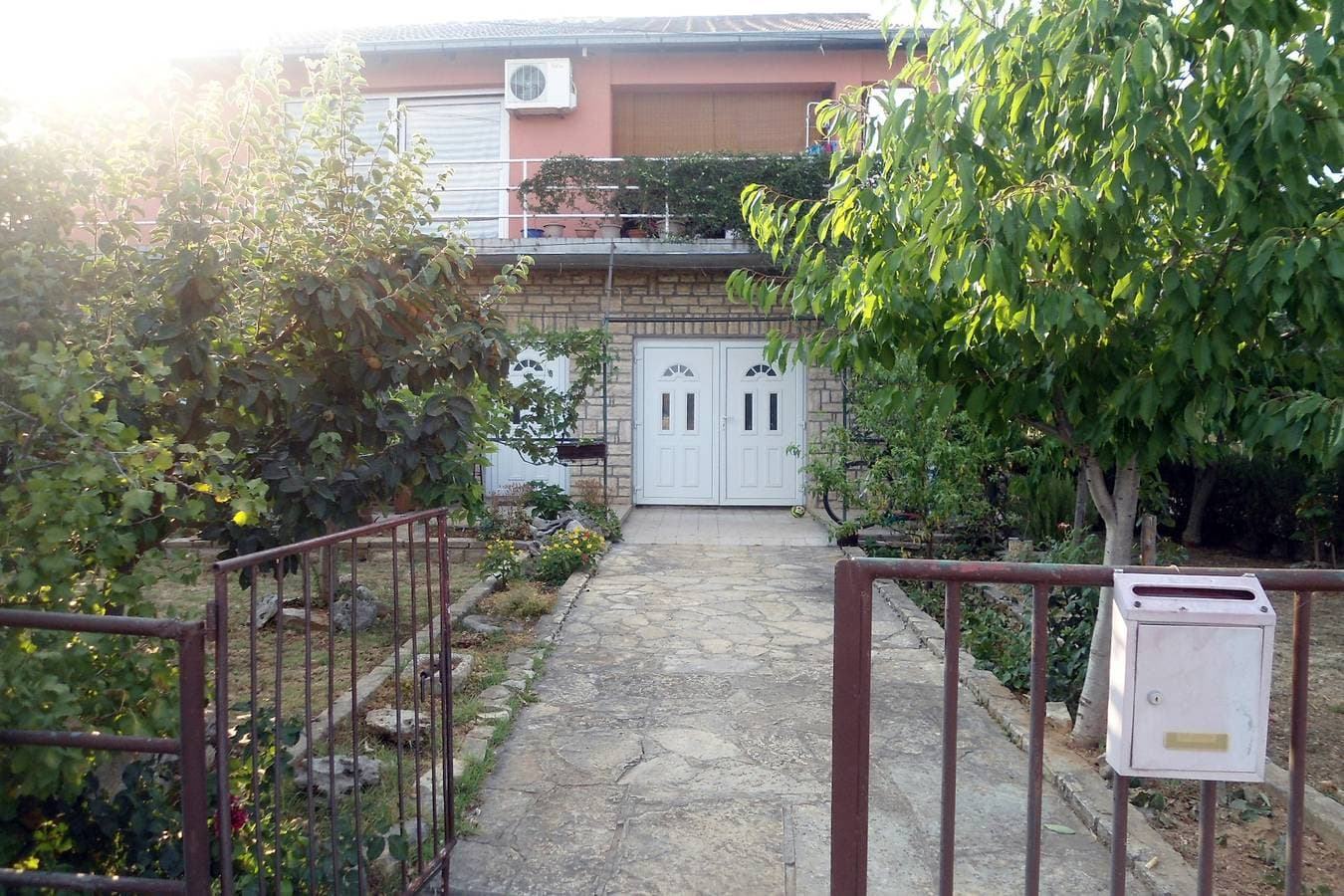 Foto 3 von 9: 1-Zimmer-Ferienwohnung mit Terrasse Gornji Karin, Novigrad A-11806-a