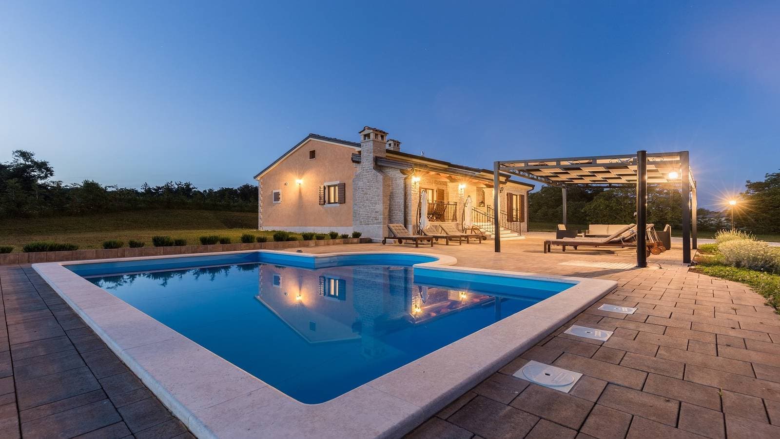 Moderne Villa Elida mit Schwimmbad 1