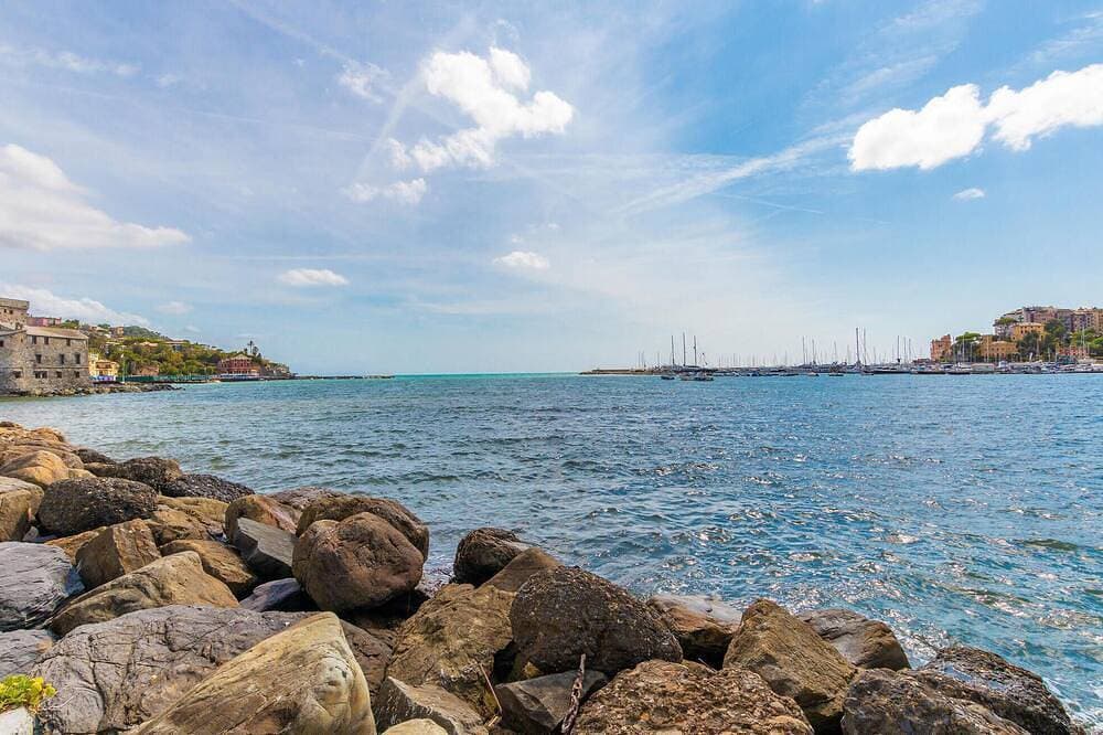Foto 13 von 22: Beach front apartment in Rapallo Ge with swimming pool