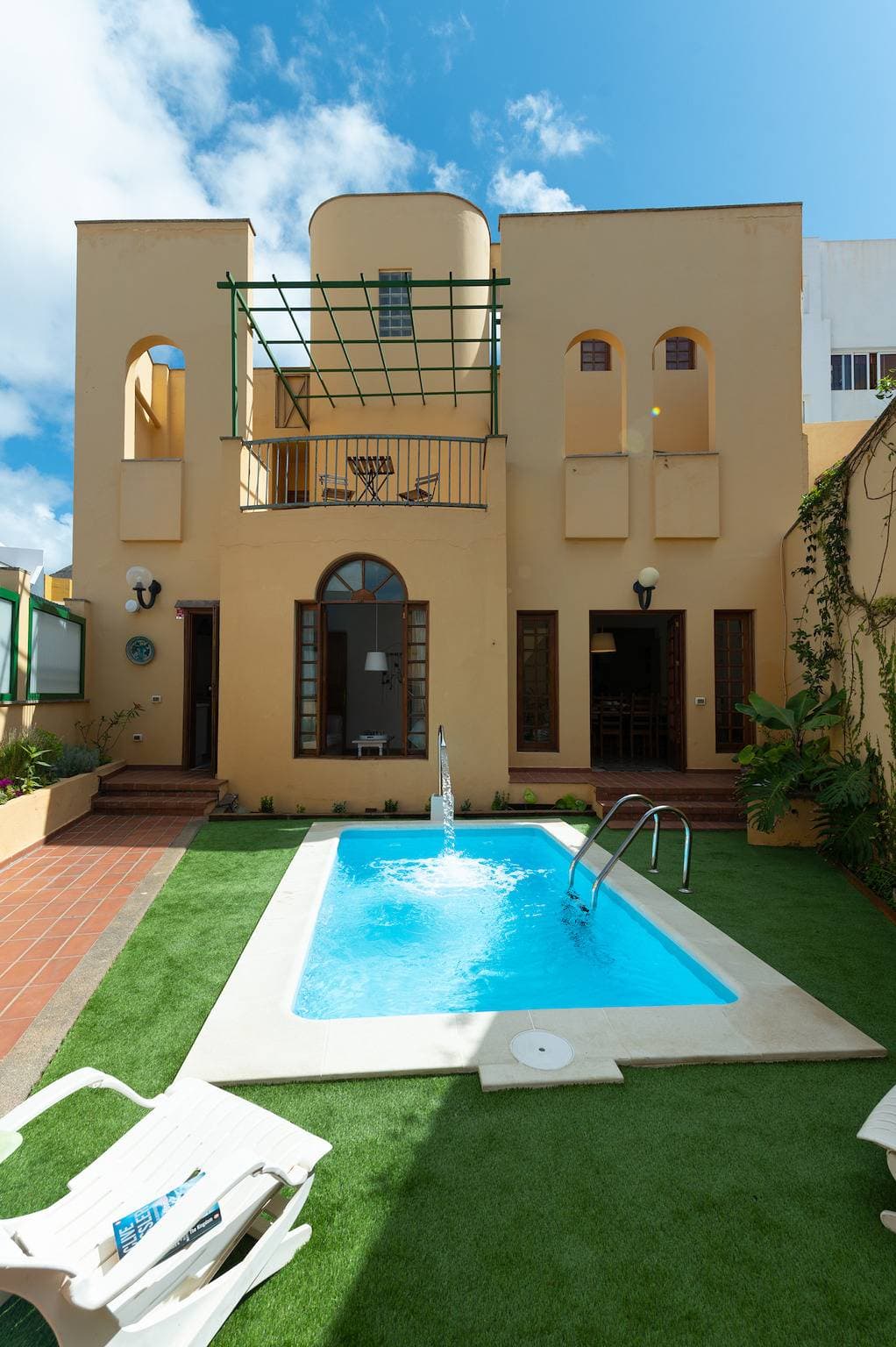 The Yellow House - Solarium - Climatized Pool 1