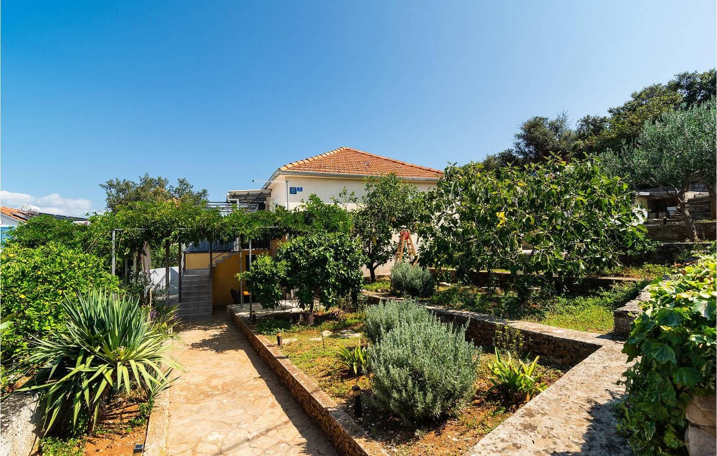 Foto 7 von 25: Wohnung an der Küste mit Meerblick, Terrasse und in der Nähe von Necujam