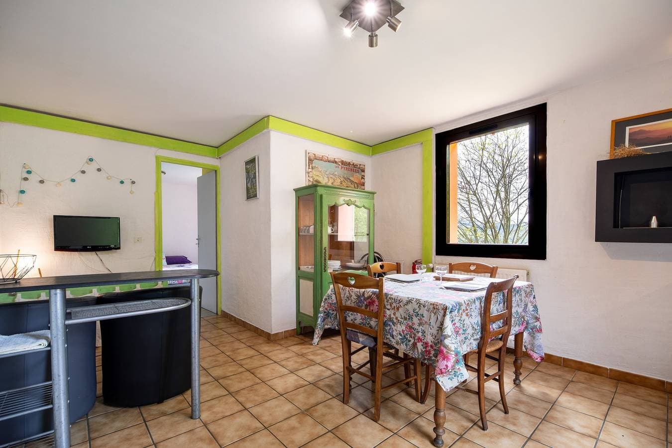 Foto 9 von 22: Ferienwohnung 'Studio avec Jardin à Bagneres' mit Bergblick, privater Terrasse und Wi-Fi