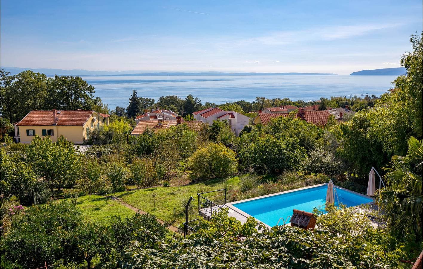 Foto 9 von 39: Gemütliche Ferienwohnung mit Meerblick, Pool und Terrasse in der Nähe eines haustierfreundlichen Strandes