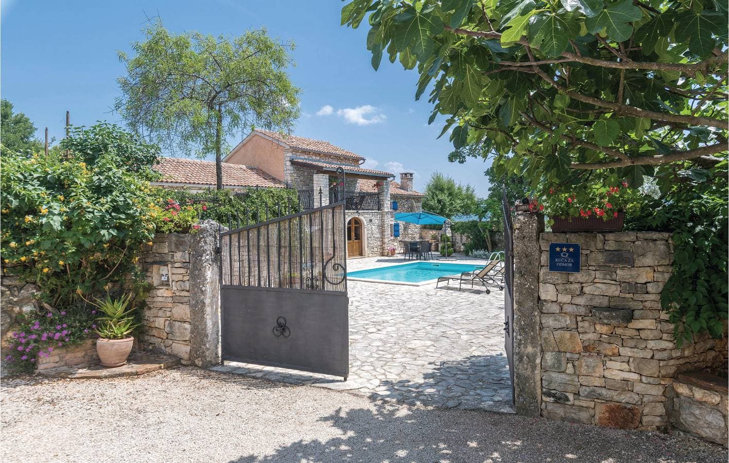 Foto 2 von 43: Ferienwohnung mit Meerblick, Pool, Terrasse und WLAN in der Nähe von Barban