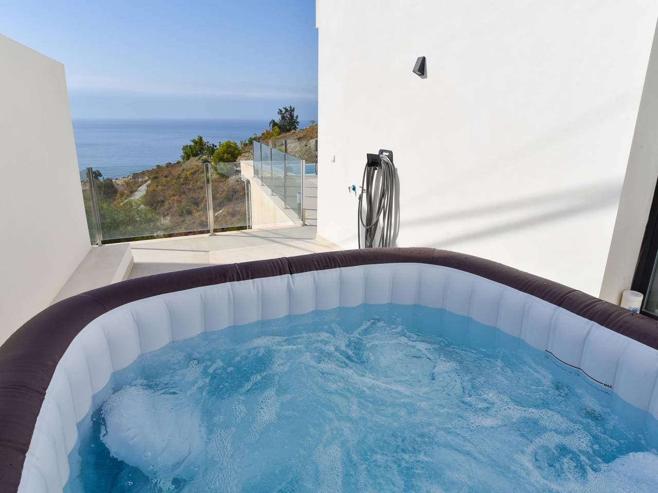 Foto 13 von 35: Villa mit Meerblick, beheiztem Pool und Jacuzzi