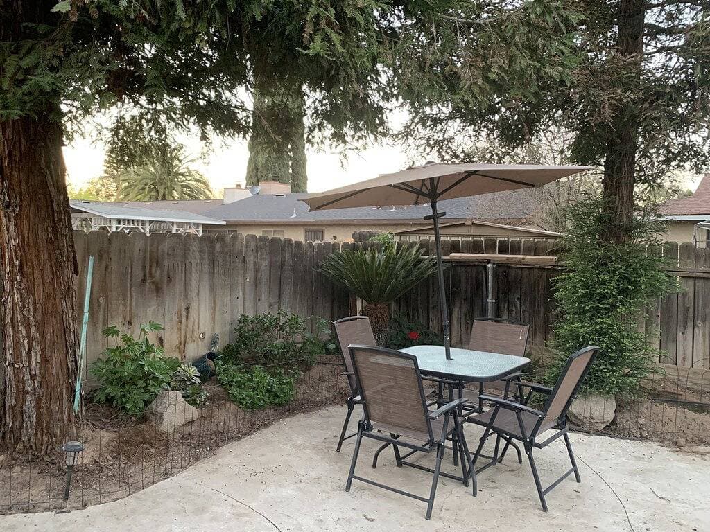 Foto 8 von 20: Cozy 3 bed/ 2 bath with a Brewery Feel Patio