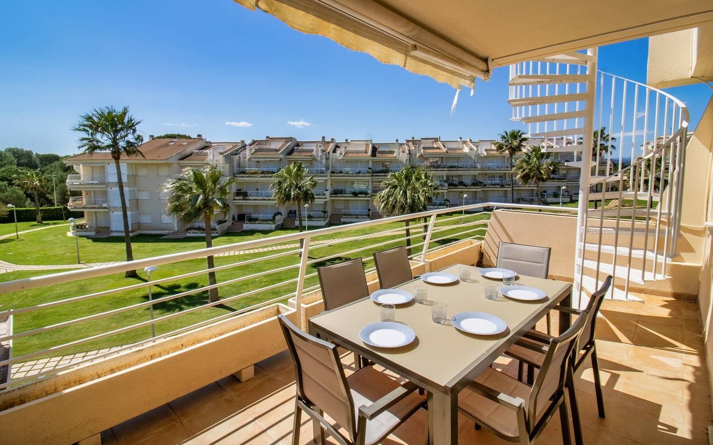 Foto 6 von 39: Ferienwohnung für 6 Personen mit Terrasse