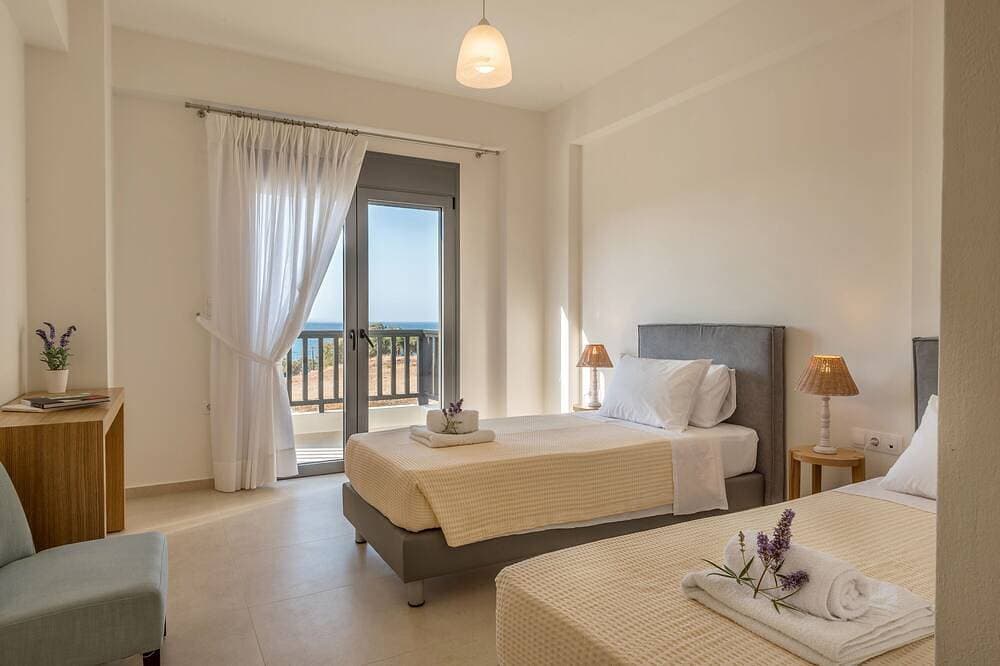 Foto 10 von 30: Villa Levanda, Pool, Strand und Geschäfte zu Fuß erreichbar, kein Auto nötig!