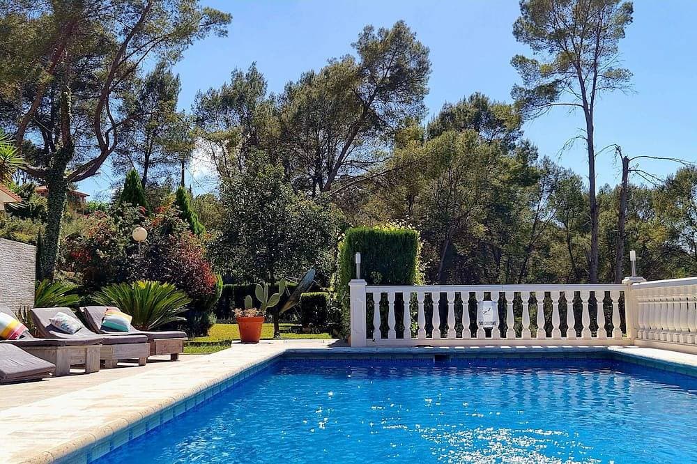 Große Villa mit Pool in der Nähe der schönen Stadt, ideal für Familien und Gruppen 1