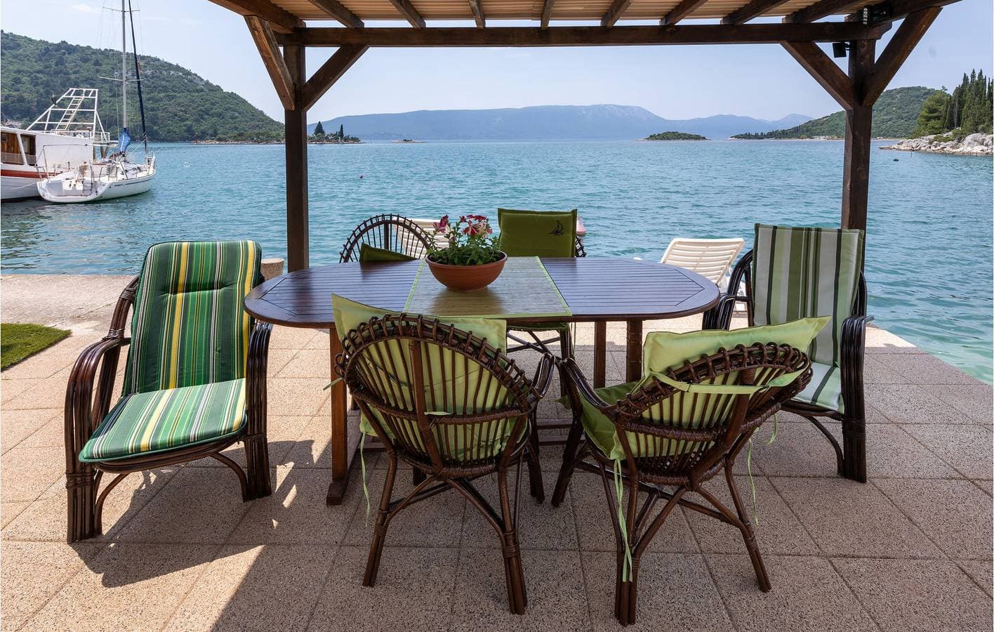 Foto 4 von 43: Charmantes 1-Zimmer-Apartment mit Terrasse, WLAN, 100 m vom Strand entfernt