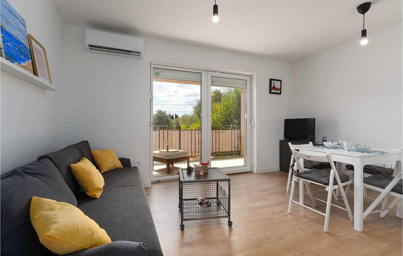Foto 3 von 24: Gemütliche Ferienwohnung mit Terrasse, WLAN und Parkplatz in der Nähe der Pizzeria Capri