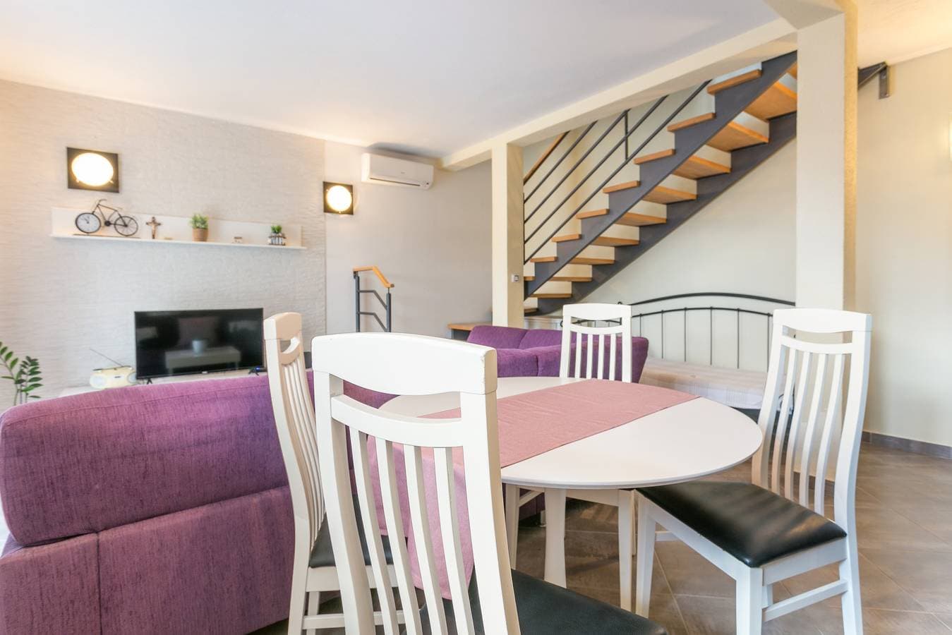 Foto 10 von 26: Two bedroom apartment near beach Podstrana, Split A-22369-a