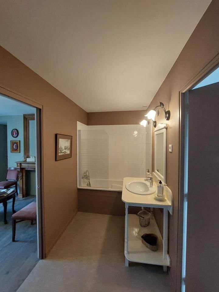 Foto 13 von 18: Family Room with Bath