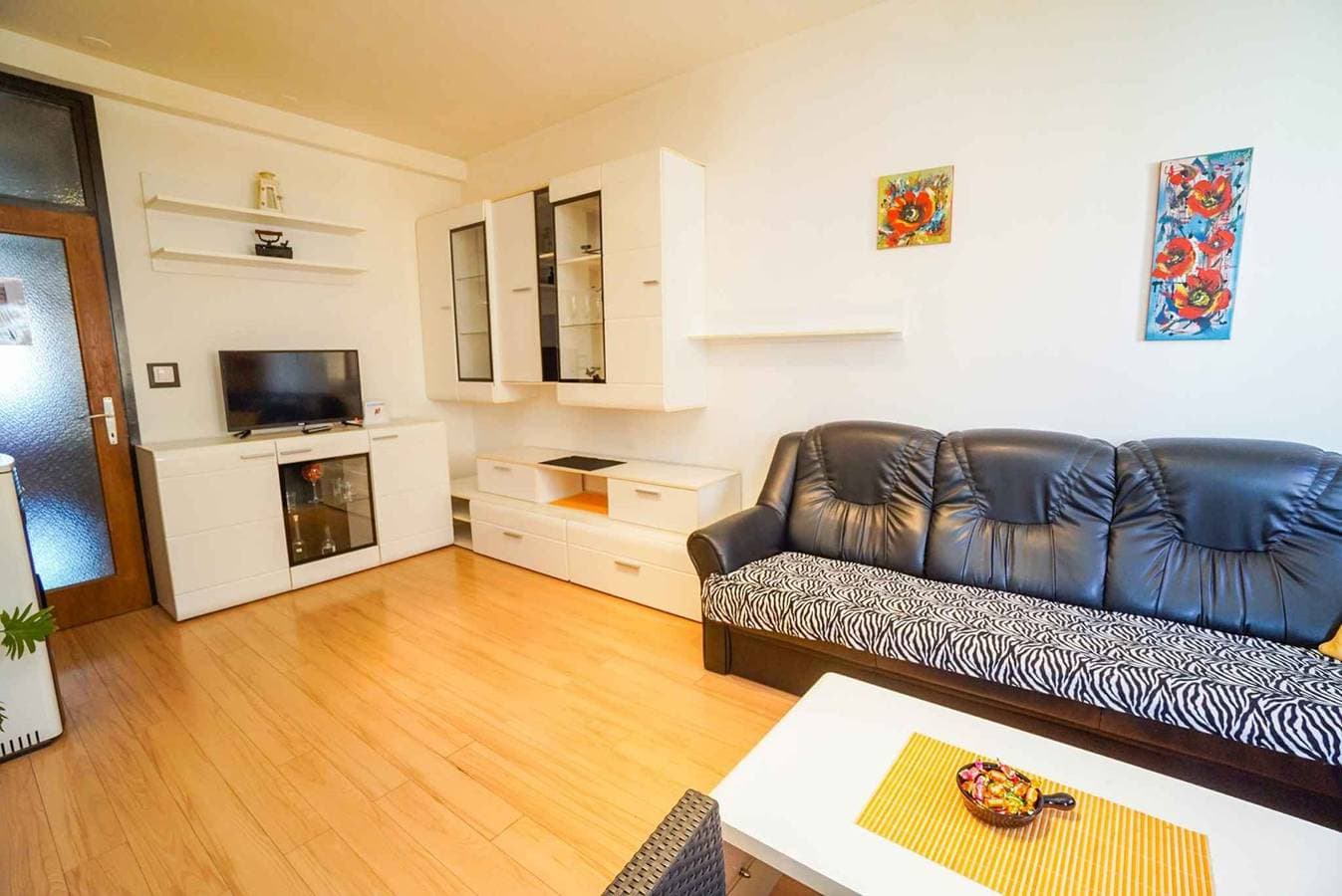 Foto 10 von 25: Ferienwohnung mit gemütlicher Loggia und Klimaanlage