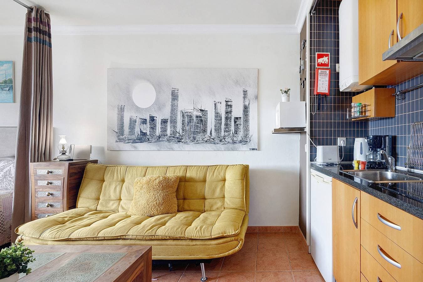 Foto 4 von 30: Apartment 'Studio On Maria Luisa Beach Wifi' mit Pool, WLAN & Klimaanlage
