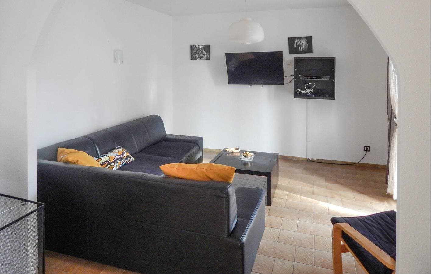 Foto 5 von 25: 119 sqft Ferienwohnung mit Parkplatz, Pool & Wifi