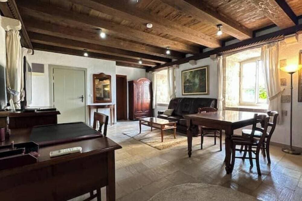 Foto 8 von 30: Historic Bay View Retreat with Terrace & Private Parking