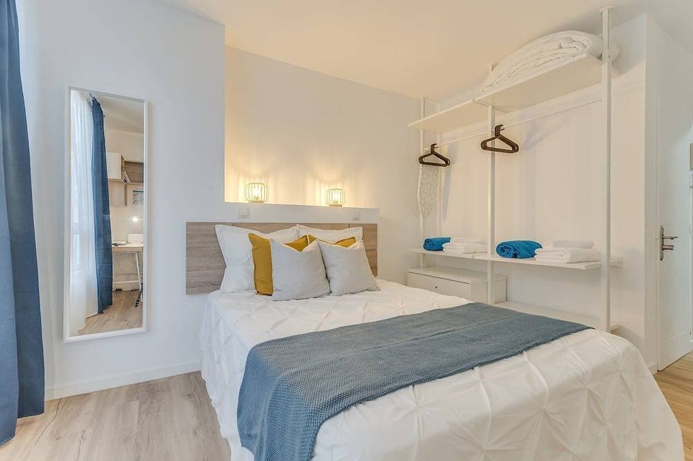 Newly Renovated Beach Apartment Just Steps to Sand with Dedicated Workspace Area 1