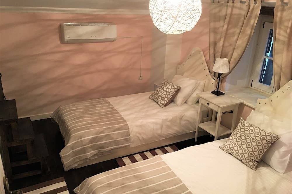 Foto 3 von 30: Nettes Ferienhaus, umgeben von Grünflächen