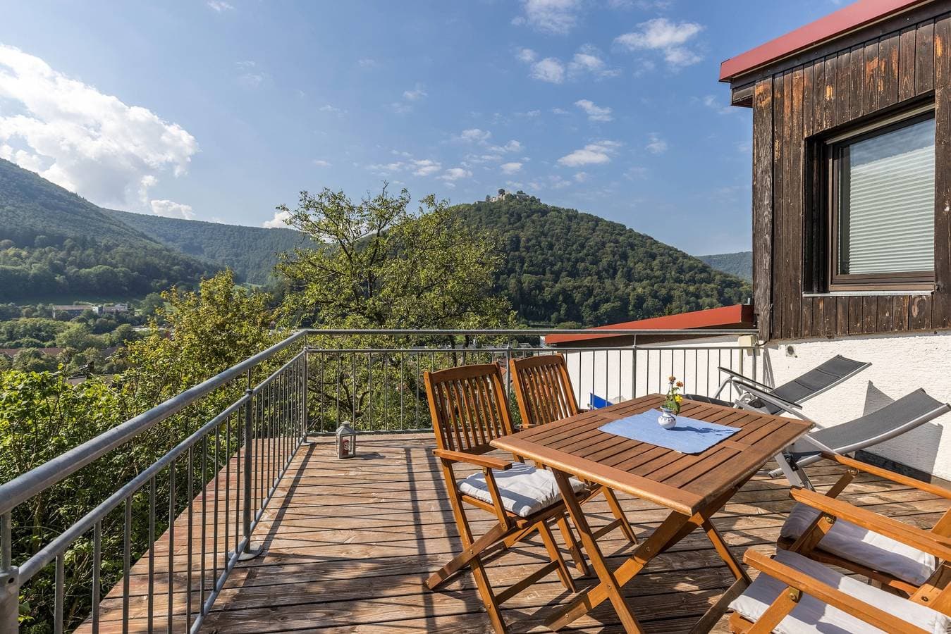 Foto 12 von 21: Ferienwohnung "Am Samuelstein" mit Bergblick, privater Terrasse und WLAN