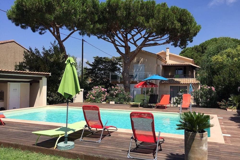 Schöne Aussicht auf den Pool, Meeresspaziergang, ruhig 1